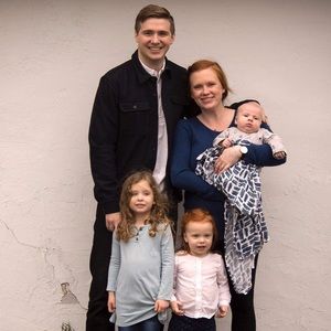 Meet your Posher, Hollis